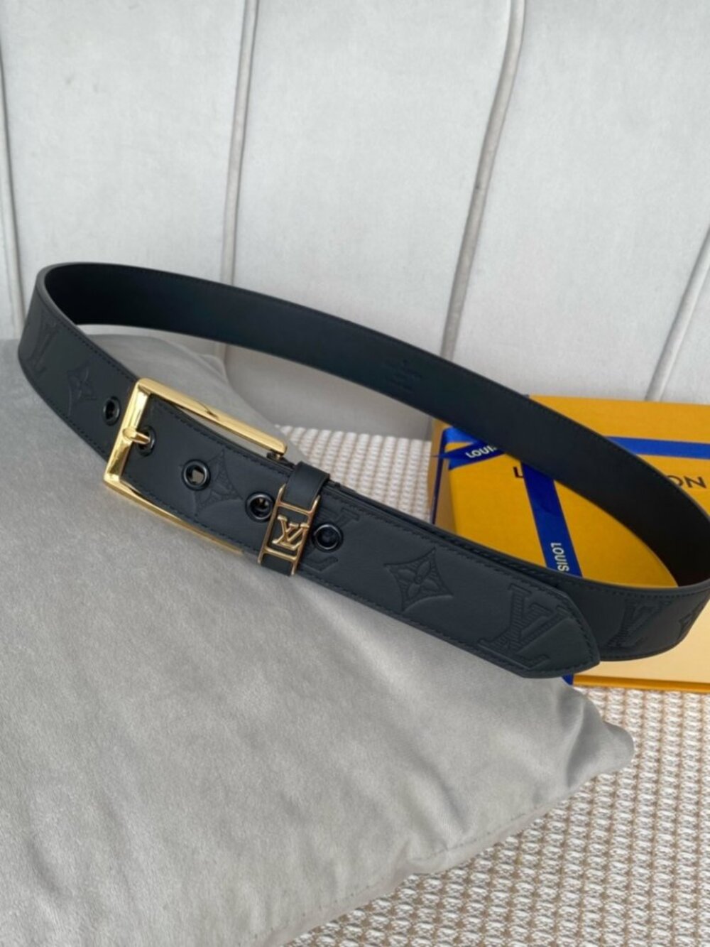 🍀3.5 cm Louis Vuitton Men's Embossed Leather Belts Black Size 95/38🍀